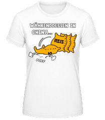 Währenddessen In China · Frauen Basic T-Shirt