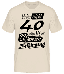 18 Mit 22 Jahren Erfahrung · Männer Basic T-Shirt