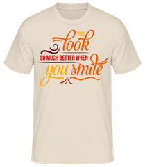 You Look So Much Better When You Smile 1 · Männer Basic T-Shirt