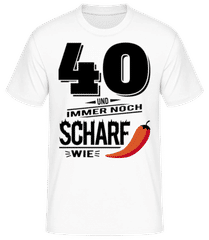 40 Und Scharf Wie Chili · Männer Basic T-Shirt