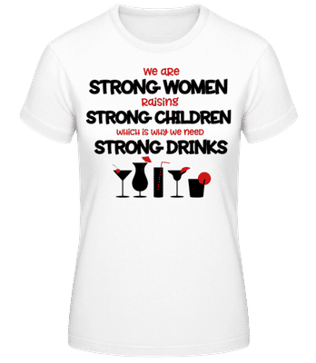 Strong Womans Strong Drinks - Frauen Basic T-Shirt - Weiß - Vorne