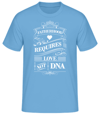 Fatherhood Requires Love Not DNA - Männer Basic T-Shirt - Hellblau - Vorne
