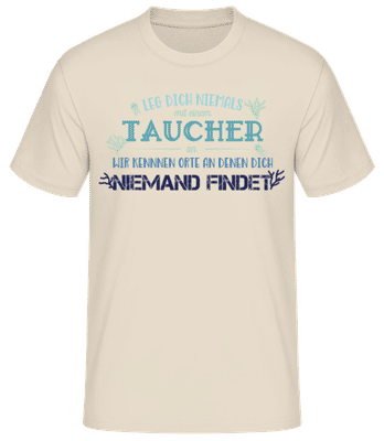Leg Dich Niemals Mit Einem Taucher An - Männer Basic T-Shirt - Creme - Vorne