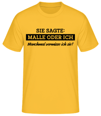 Malle Oder Ich - Männer Basic T-Shirt - Goldgelb - Vorne