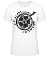Im Falschen Film · Frauen Basic T-Shirt