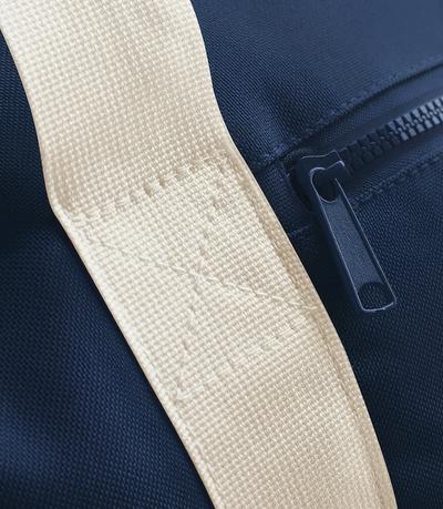 Retro Sporttasche BagBase - Marine / Weiß - Rechts