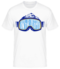 Life Is Better On The Slopes · Männer Basic T-Shirt