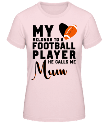 Football Player Calls Me Mum - Frauen Basic T-Shirt - Rosa - Vorne