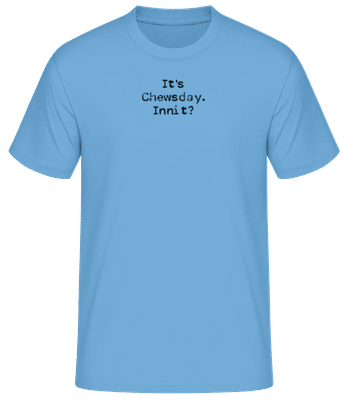 Chewsday Innit British Tuesday Slang - Männer Basic T-Shirt - Hellblau - Vorne