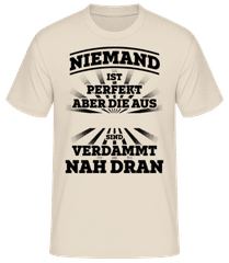 Niemand Ist Perfekt 4 · Männer Basic T-Shirt