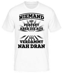 Niemand Ist Perfekt 4 · Männer T-Shirt B&C