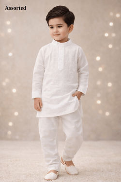 AG AAPNA GARMENTS 8150