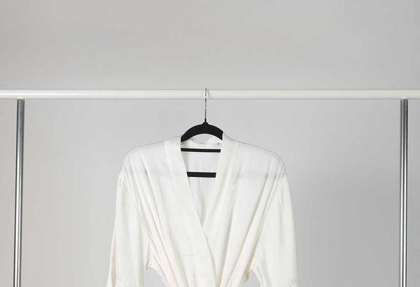 Aleysha Satin Ruffle Bridal Party Robe – Off White