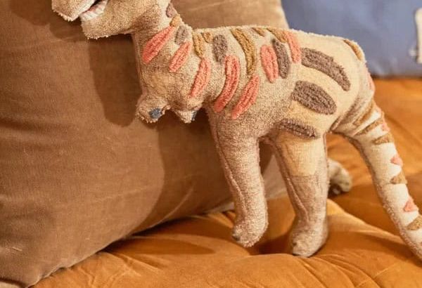Peluche dinosaurio tyrano