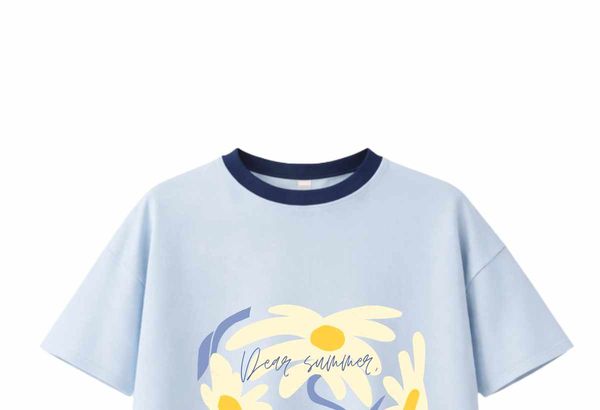 Niebieski dziewczęcy t-shirt z kwiatowym nadrukiem