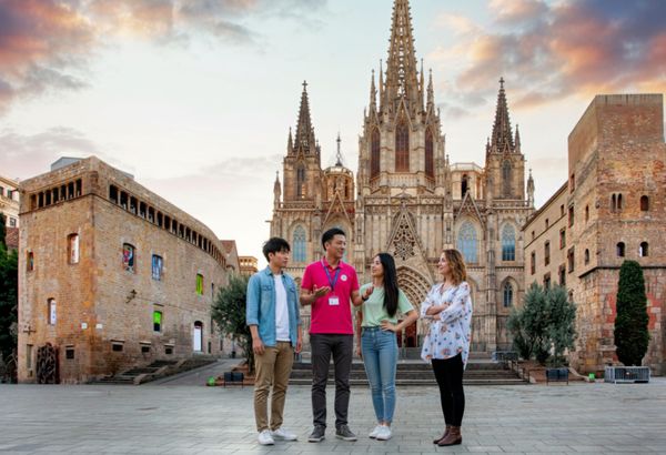 Barcelona Gothic Quarter Walking Tour + Skip-the-Line…