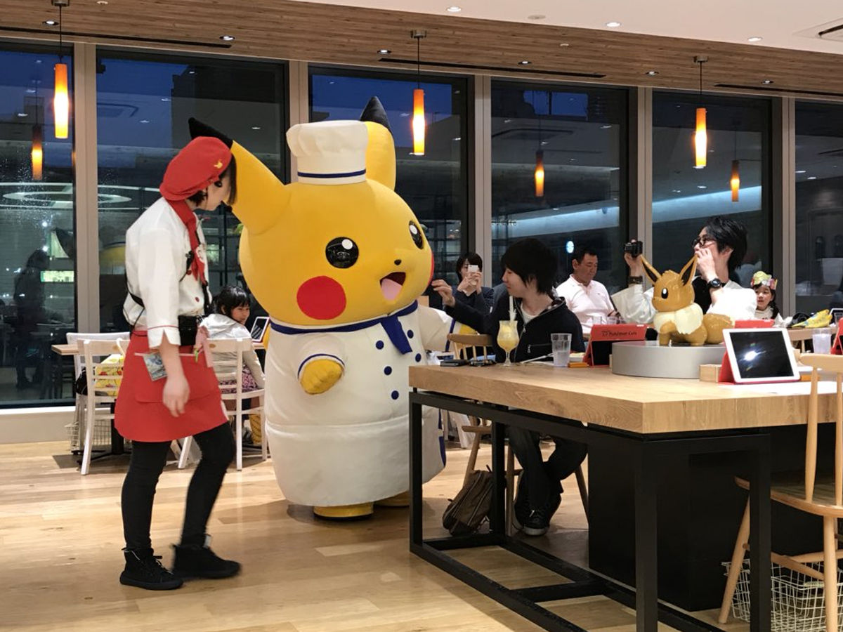 pikachu chef in pokemon cafe