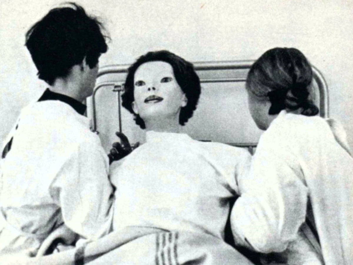the expressionless in hospital 