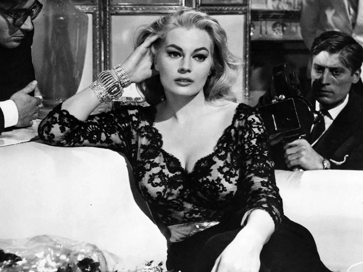 Anita ekberg pose 