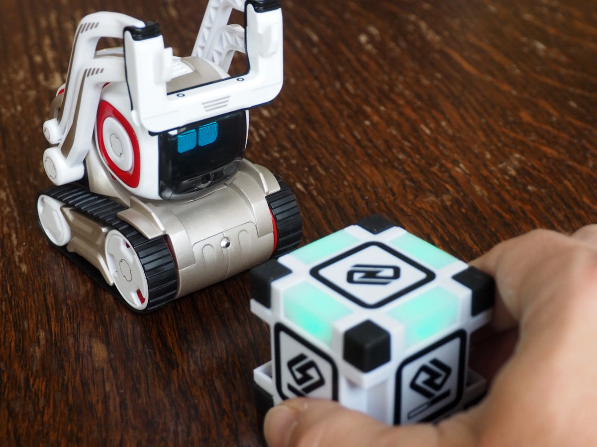 Cozmo our cube robot 