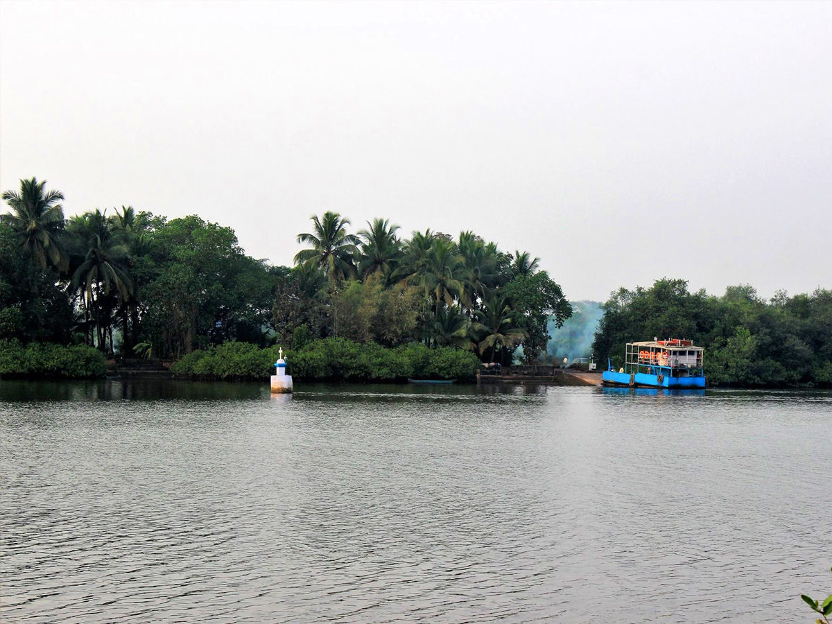 Ferry to divar