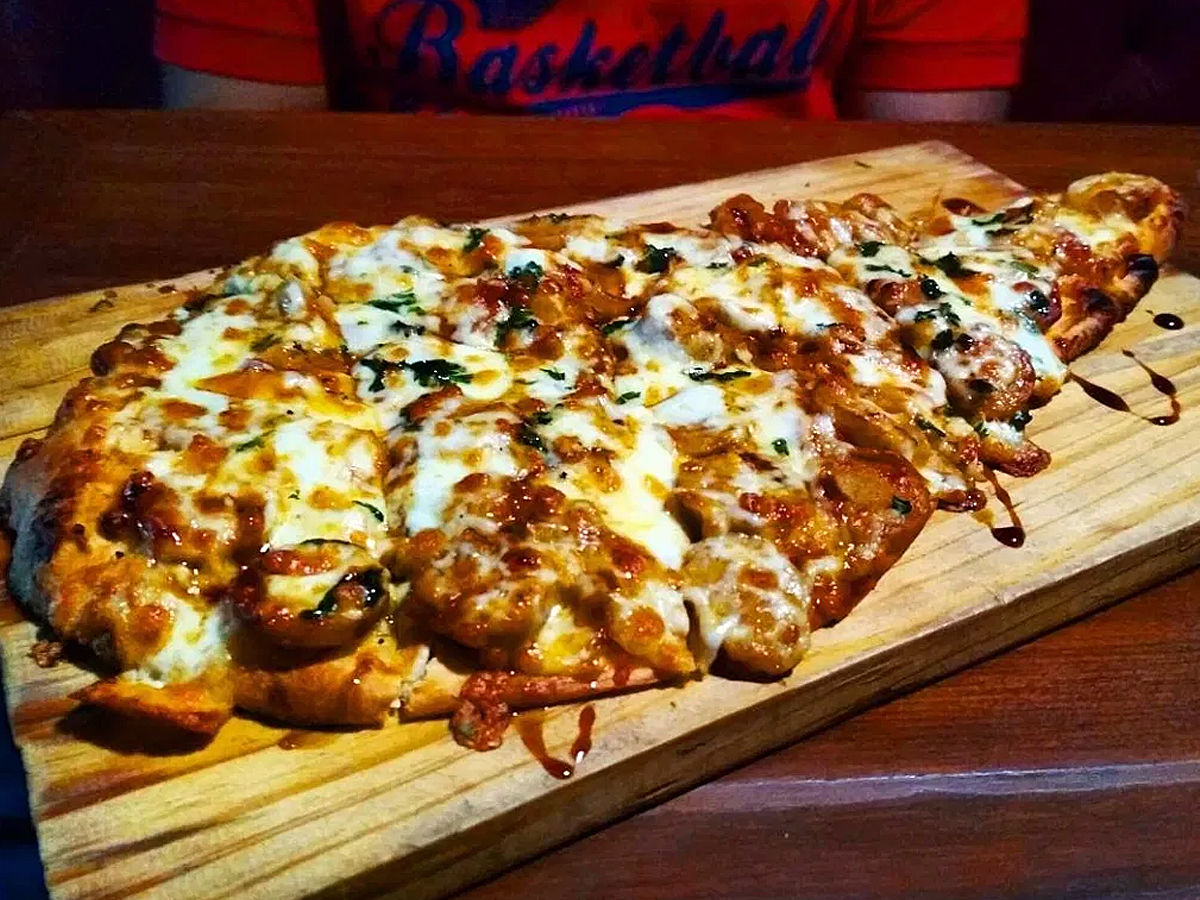 Iconic Indian Foreign Dishes Fusions Naan and Pizza