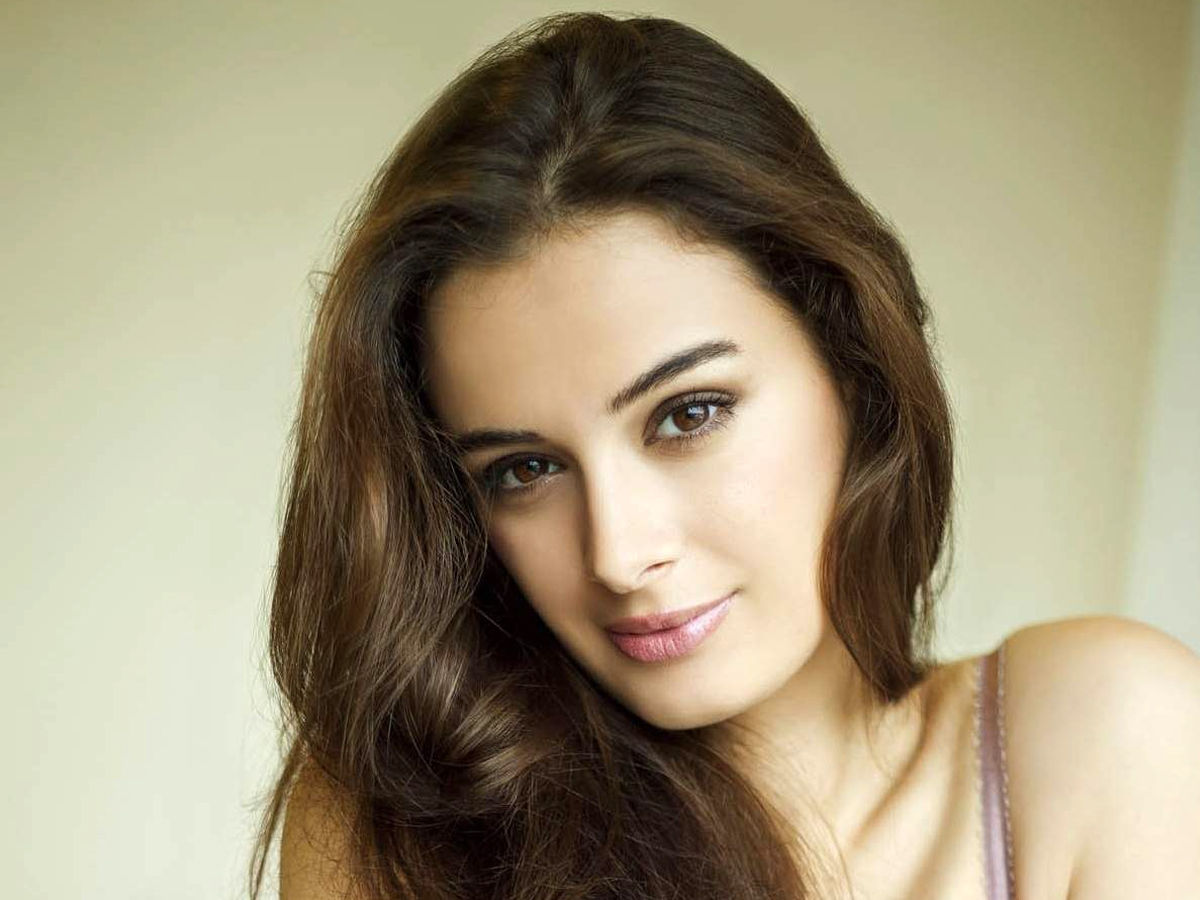 Evelyn Sharma