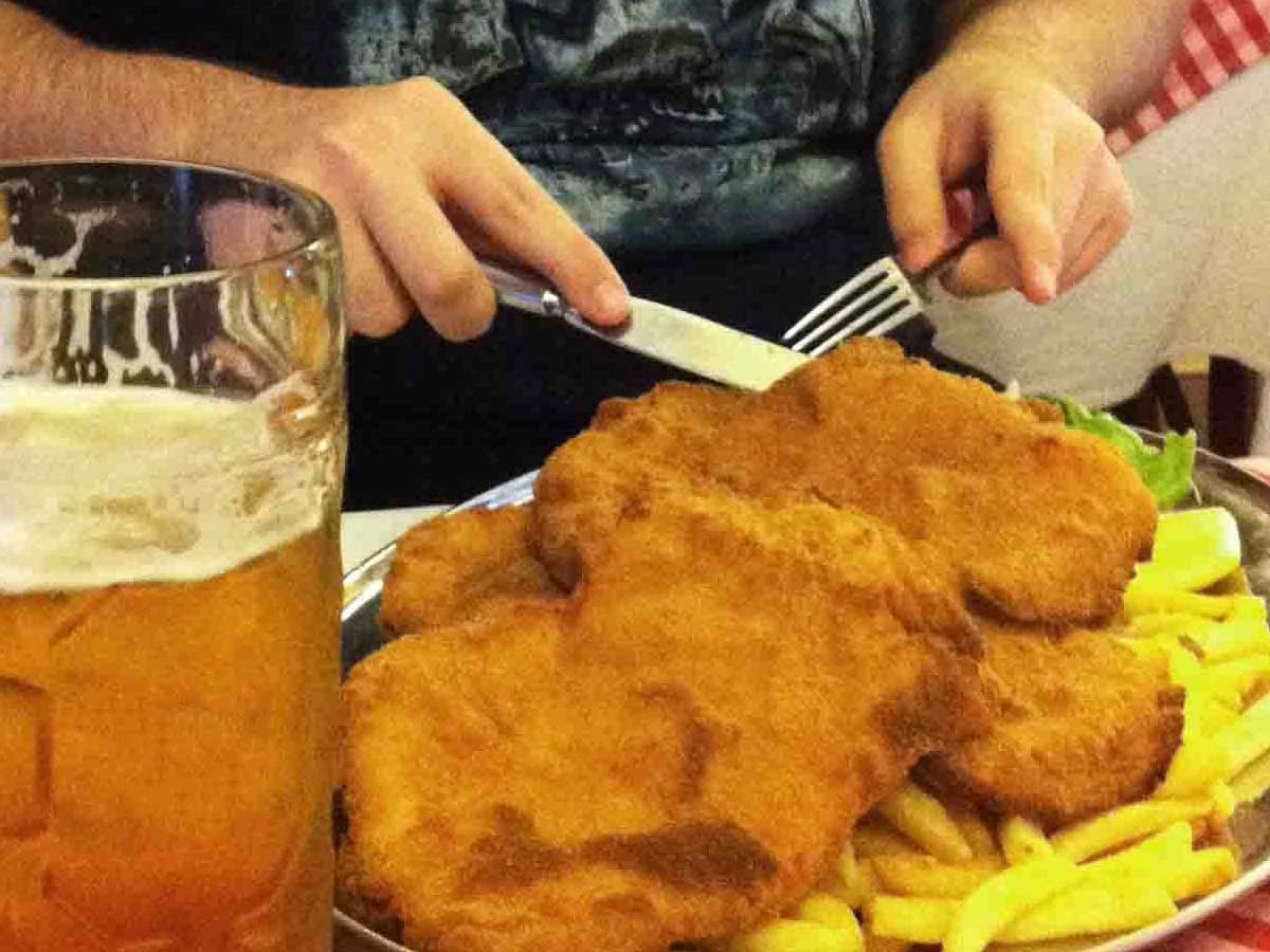1kg schnitzel, eating challenges in Australia