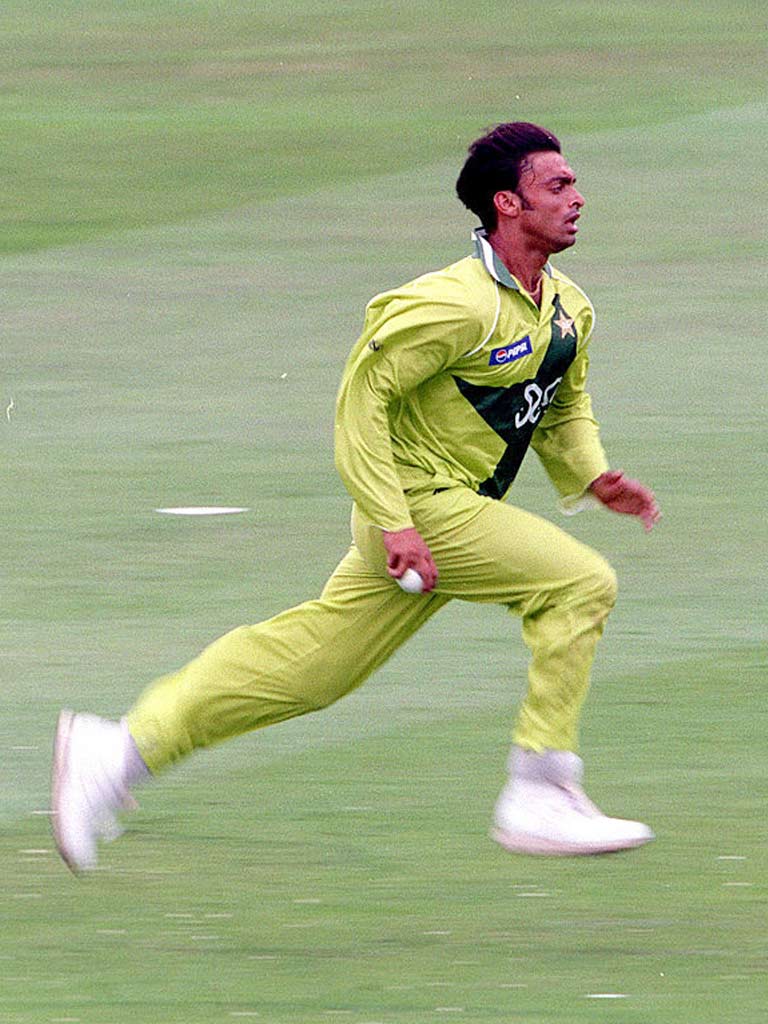 5 Most Fierce Bowlers in World Cricket Ever 5 Most Fierce Bowlers in World Cricket Ever