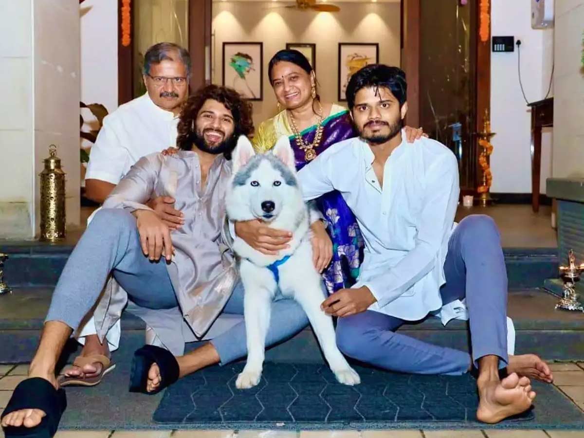 Vijay Deverakonda, family