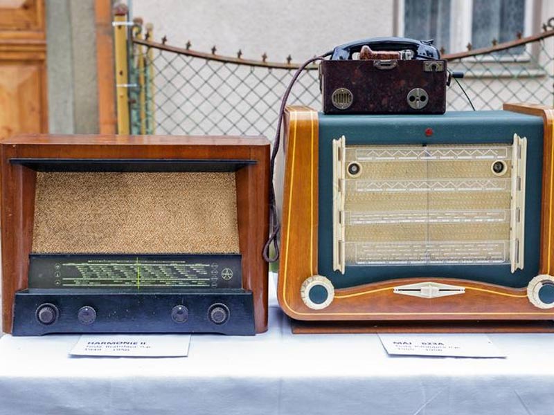 tesla radio