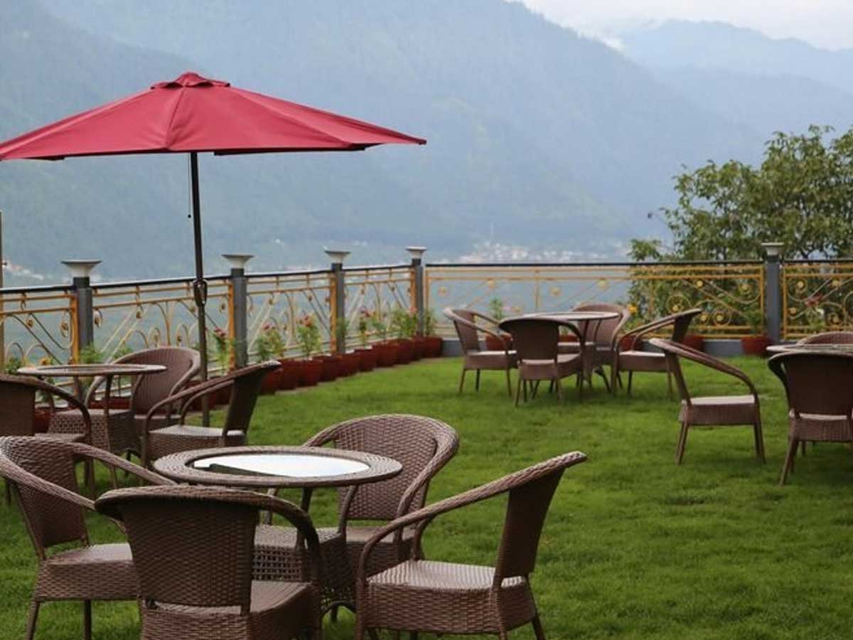 open air restaurant in manali