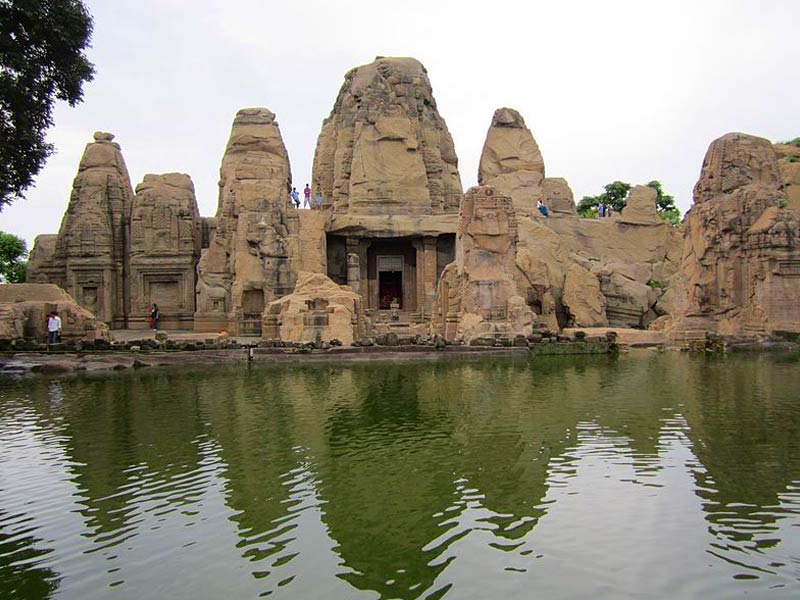 masroor rock cut temple