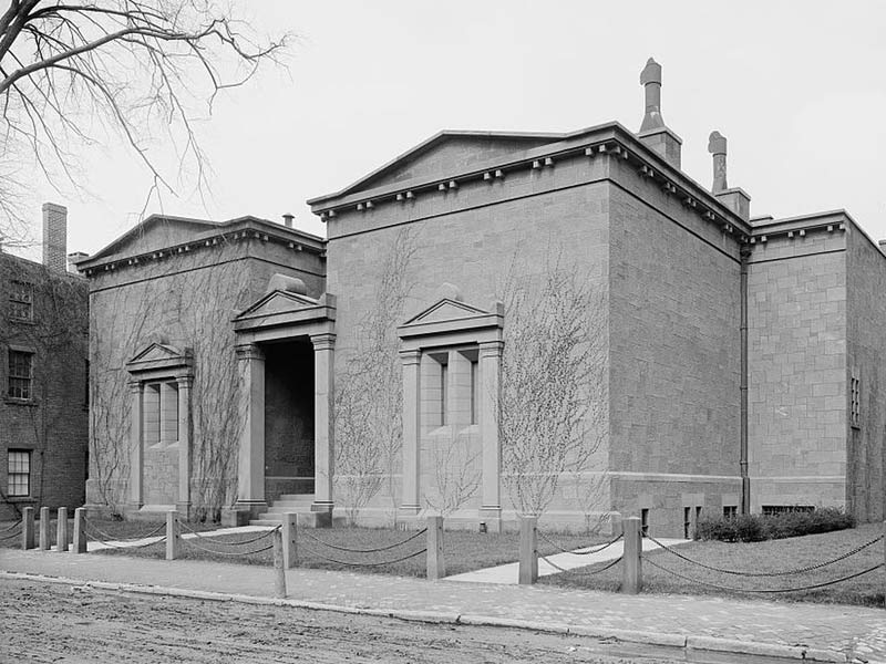 skull and bones tomb