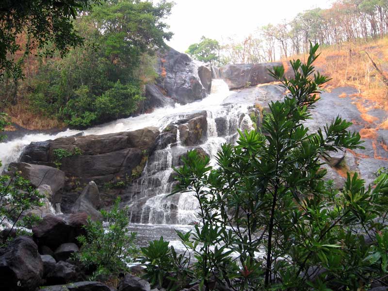 Kallar meenmutty waterfalls