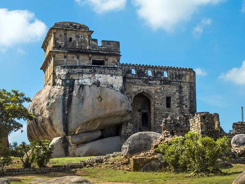 madan mahal fort