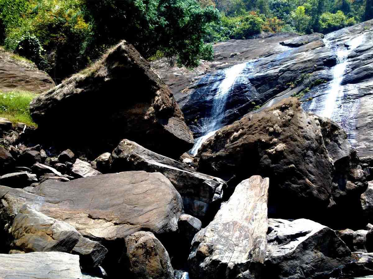 keezharkuthu falls