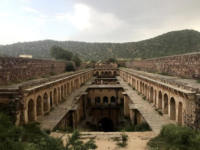 Neemrana, Neemrana fort