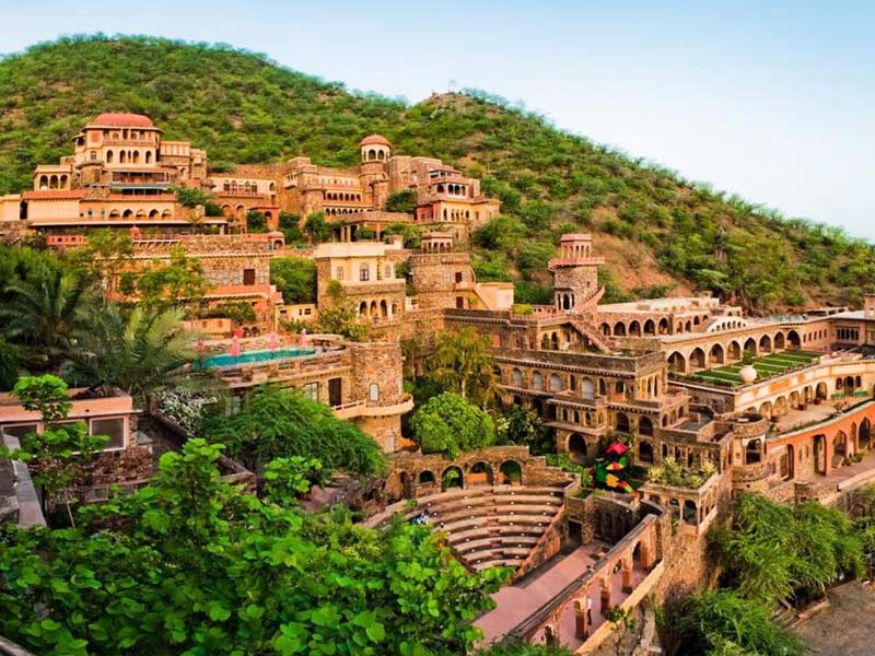 Neemrana, Neemrana fort