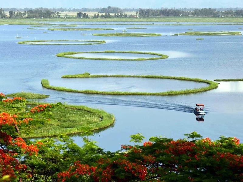 loktak lake, loktak lake travel blog, loktak lake travel, loktak lake upsc