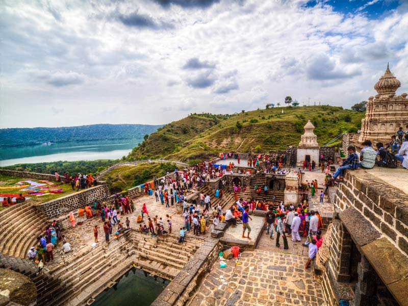 lonar lake, lonar lake travel, lonar lake travel blog, lonar lake upsc, lonar lake blog, lonar lake travel guide, lonar lake guide, lonar lake minerals, lonar lake moon, lonar lake mystery