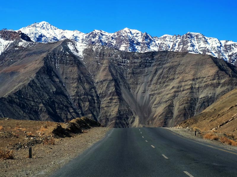 magnetic hill in hindi, magnetic hill in himachal pradesh, magnetic hills, magnetic hills ladakh, magnetic hill in india, magnetic hill leh, magnetic hill ladakh