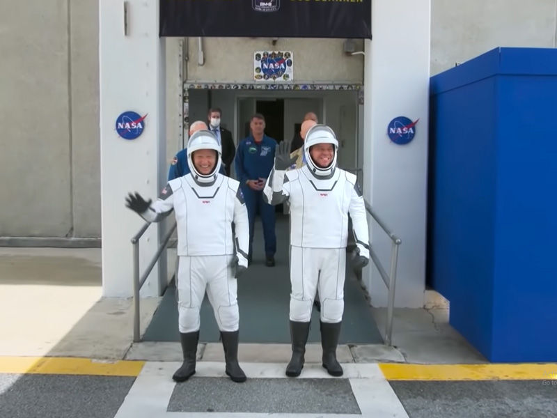 return to space, space dogs return to earth, spacex return to earth, space shuttle return to earth, will lost in space return, can you go to space and come back, lost in space return to yesterday, return from space, space shuttle return to earth video, when does spacex return to earth, return space instagram, spaceship return, return to space netflix, return to space netflix series, return to space Elon musk,