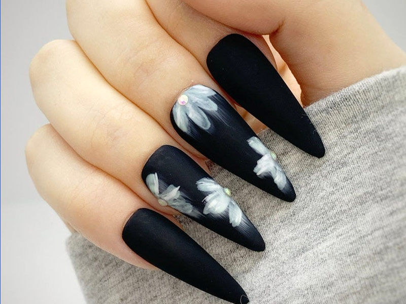 99+ Trending Black Nails Art Manicure Ideas – OSTTY