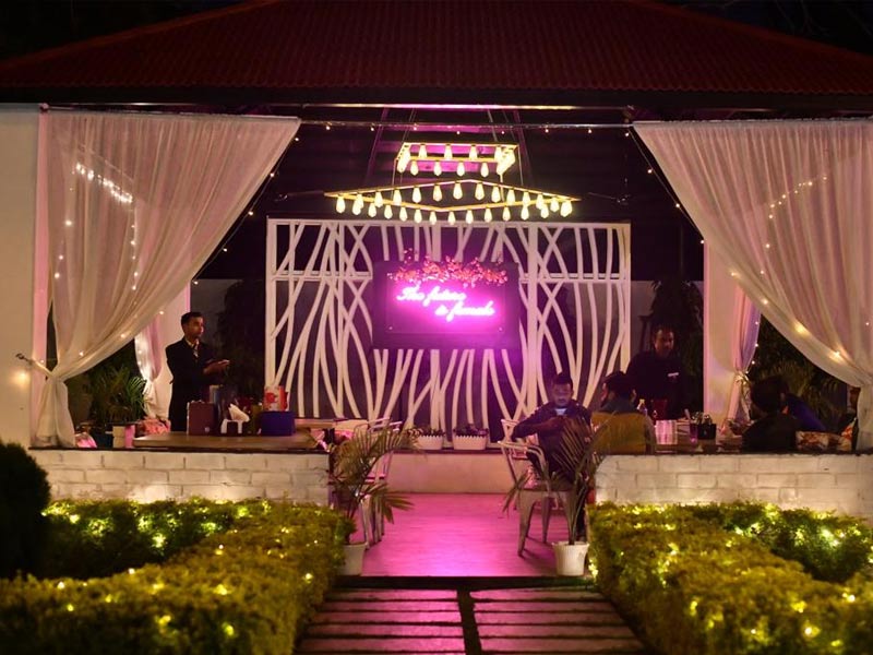 Cafe in kanpur, kanpur romantic cafe, romantic cafe in kanpur, romantic restaurants kanpur, kanpur romantic places