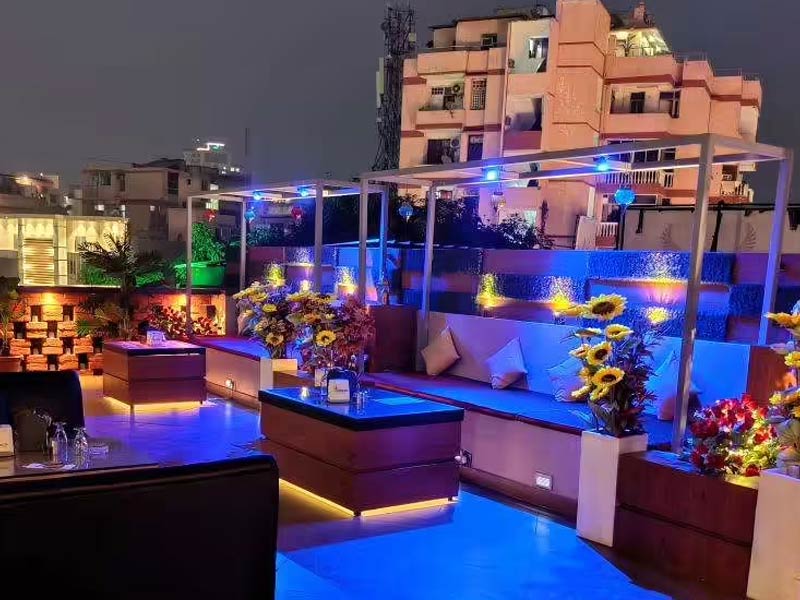 Cafe in kanpur, kanpur romantic cafe, romantic cafe in kanpur, romantic restaurants kanpur, kanpur romantic places