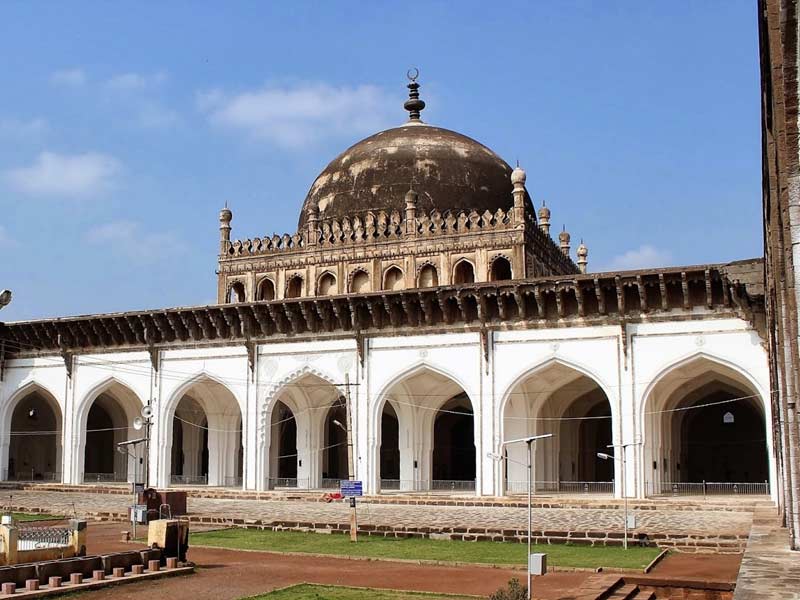 The Citadel, which has its outside walls and moat, is home to palaces, gardens, and halls from the Adil Shahi Dynasty. Most of it is in disrepair. The most remarkable buildings here are the Regal Gagan Mahal, Durbar Hall, Sat Manzil, Jala Manzil, and Bara Kaman.