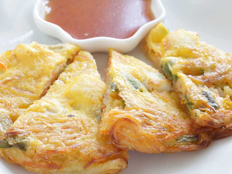 korean food, south korean food, korean food recipes, best korean food, popular korean food, traditional korean food, ramyeon/ ramen, tteokbokki, jiggae, gimbap, jajjangmyeon, gyeran mari, bibimbap, jeon, chicken, kimchi