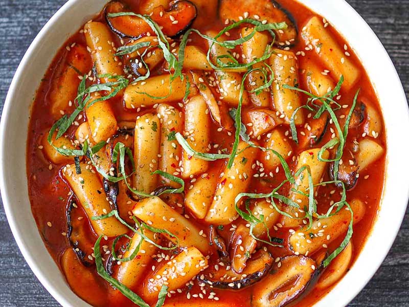 korean food, south korean food, korean food recipes, best korean food, popular korean food, traditional korean food, ramyeon/ ramen, tteokbokki, jiggae, gimbap, jajjangmyeon, gyeran mari, bibimbap, jeon, chicken, kimchi