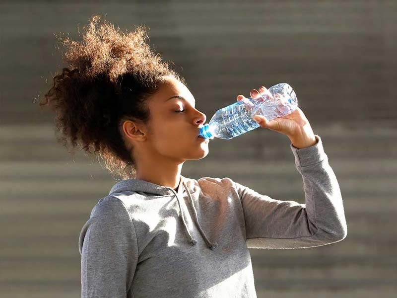 wrinkles are folds in the facial skin. Congenital wrinkles are perfectly normal and shouldn't be taken too seriously since they have been there since birth. But as time passes, wrinkles start to show more and more, which worries everyone. The "enemies of" everyone, but especially of women, are undesired wrinkles. It marks the start of the ageing process. Furthermore, the atypical wrinkles on the face will age the appearance of the skin, making it less smooth. Women therefore view wrinkles as a major "enemy" and want to find ways to combat them. QUIT SMOKING Although it's never easy, if you're struggling, nicotine patches and inhalers are a great place to start. 2. IMPROVE YOUR DIET WITH MORE ANTIOXIDANTS Free radicals are kept at bay for your skin by antioxidants. The following foods have the highest antioxidant content: Berries Prunes Artichokes Red kidney beans Apples Granny Smith Candies Sweets Dark cherries Dark beans fatty fish with a lot of omega-3 fatty acids STAY HYDRATED Aim for two litres of water a day, particularly after working out. If you're not a big fan of water, try adding some zest with some fresh lemon or drinking natural coconut water to help hydrate your skin. APPLY ANTI-WRINKLE CREAMS For added wrinkle-fighting power, apply a small amount of NIVEA's Q10 Replenishing Pearls Serum underneath your day and night cream. Our skin care experts develop the range of anti-wrinkle creams and moisturisers from NIVEA. They are intended to protect and hydrate your skin. Overnight, your skin is repaired and rejuvenated by our night creams. AVOID OVERexposure to the sun Use an SPF moisturising product or sunscreen every day to protect your skin from the sun. If you intend to spend a lot of time outside: Put on sunglasses, a hat, and a long-sleeved shirt. Always look for shade Recall to drink plenty of water. SLEEP ENOUGH Aim for about eight hours of sleep each night to give your body enough time to heal. Before going to bed, use a rich anti-wrinkle night cream to speed up your skin's healing process. LOWER YOUR STRESS Reduce anything that is stressing you out and may be contributing to your wrinkles, such as your workload. Meditation and yoga are also beneficial. 